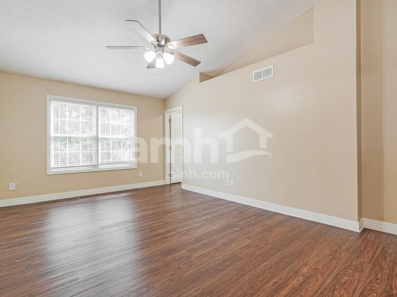 Building Photo - 1739 Autumn Dr