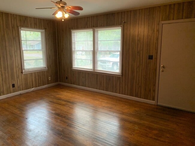 Building Photo - 2BD/1B House in Valdosta