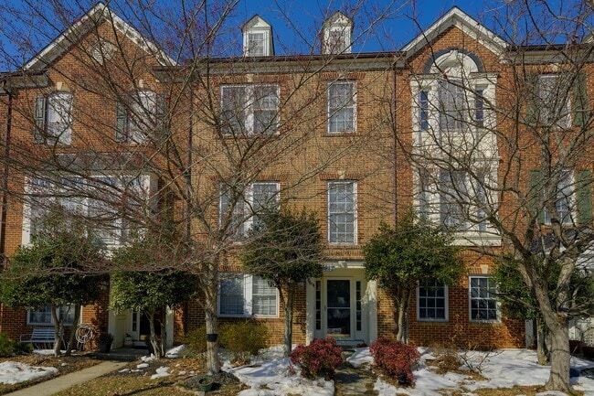 Building Photo - Luxury Living in the Villages of Urbana