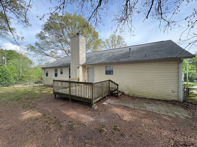 Building Photo - For Rent