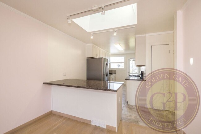 Building Photo - Collingwood Street - 450-452