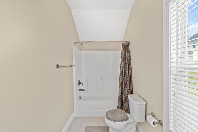Building Photo - 4 Bedroom Home with Finished Flex Space Ab...
