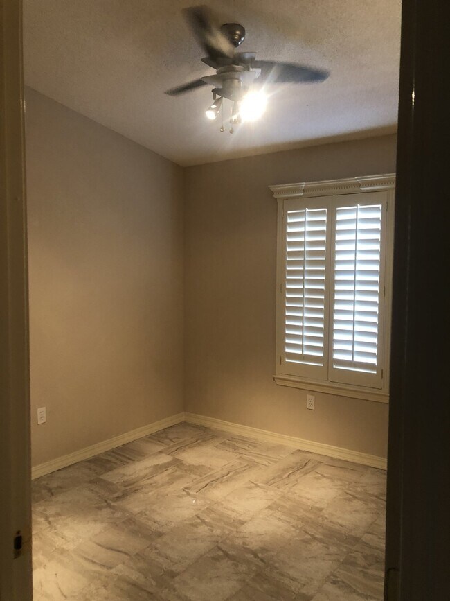 Building Photo - 6216 Lovebird Ln