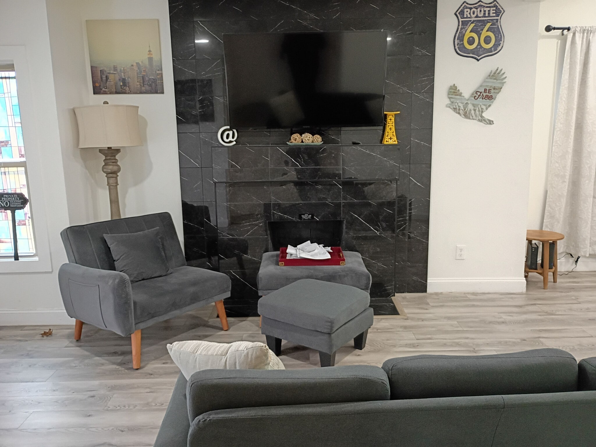 Building Photo - Room in House on W Brooklyn Ave