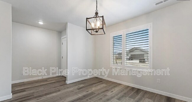 Building Photo - 3949 N Amberwood Ave