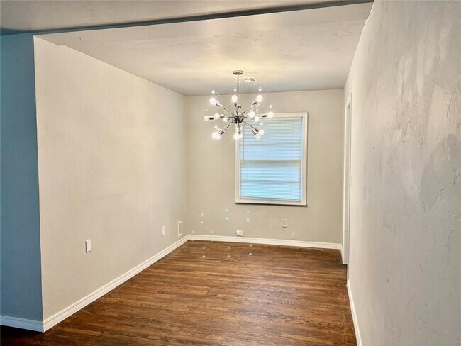 Building Photo - 1702 W Britton Rd