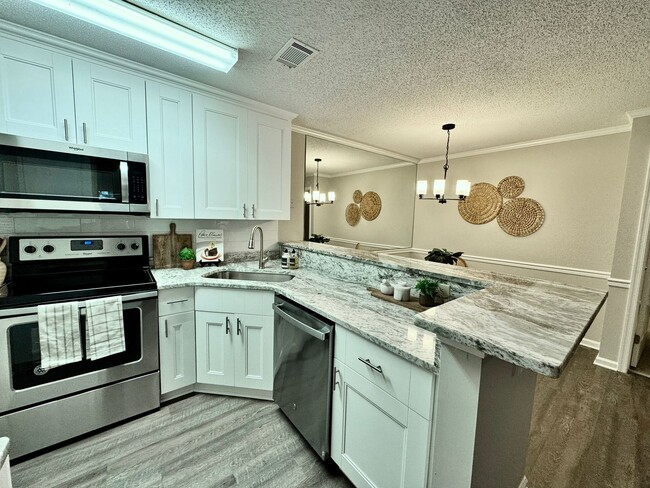 Building Photo - REDUCED PRICE! Updated 1st Floor/1-Level Condo Ready NOW! Includes Water, Sewer, Trash, Landscapi...