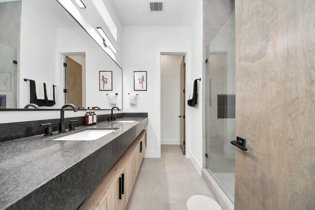 Building Photo - 2211 Staples St