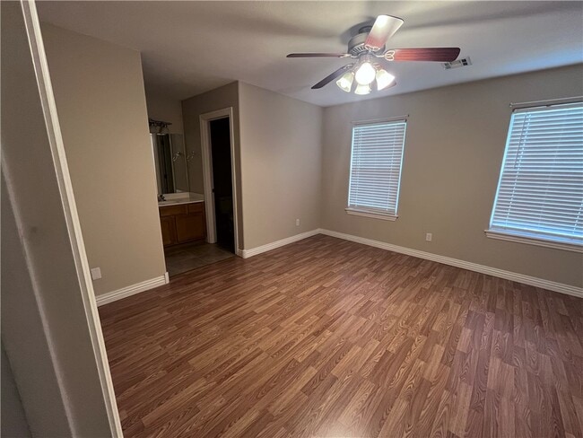 Building Photo - 2060 Ravenwood Blvd
