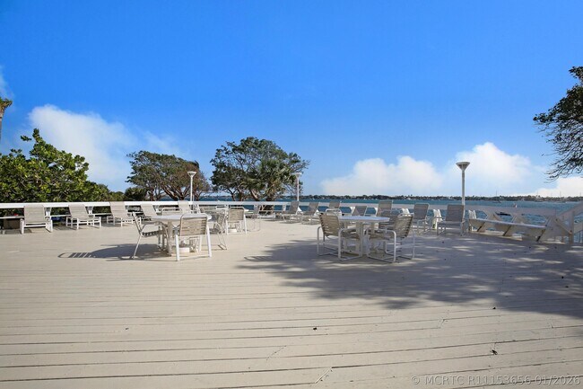 Building Photo - 5600 N Flagler Dr