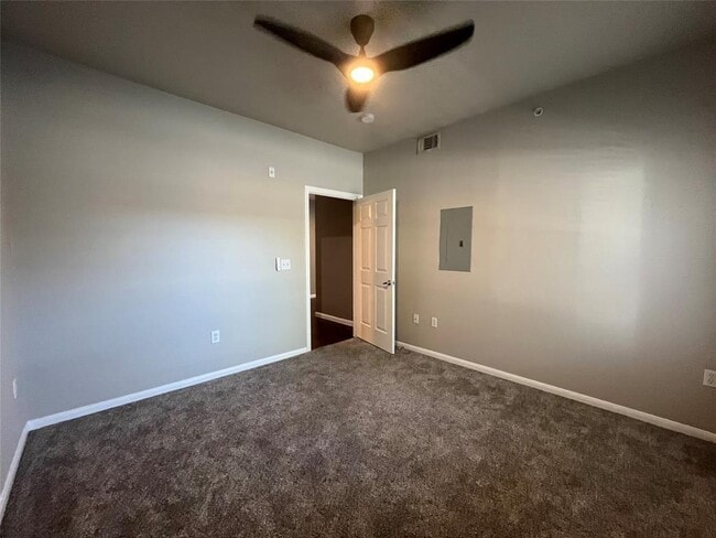 Building Photo - 2320 Gracy Farms Ln