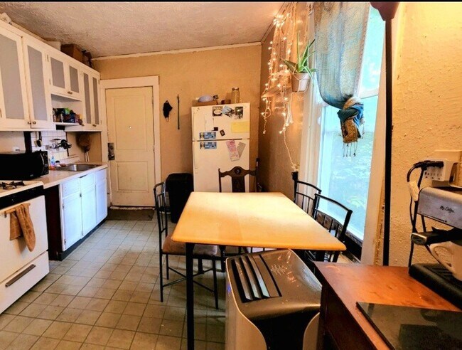 Building Photo - 1008 26th Ave SE