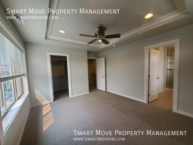 Building Photo - 3256 E Thoroughbred Ln