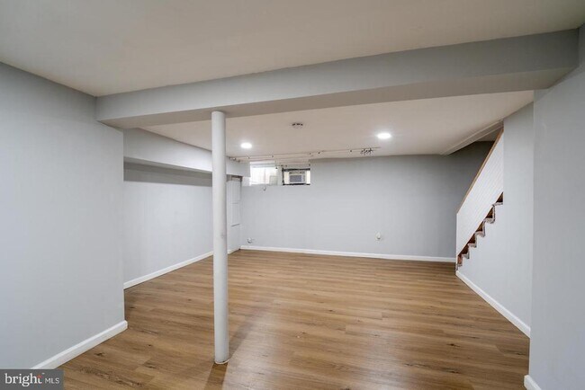 Building Photo - 3050 Mayfield Ave