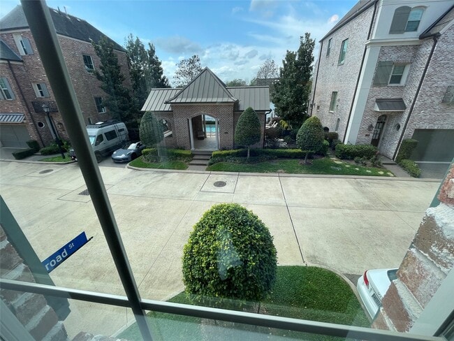 Building Photo - 15622 Broad St