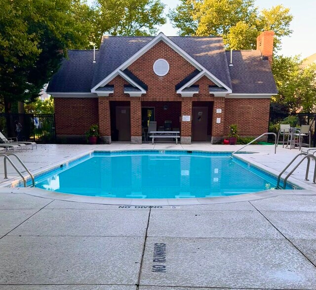 Building Photo - 115 Lake Cook Dr