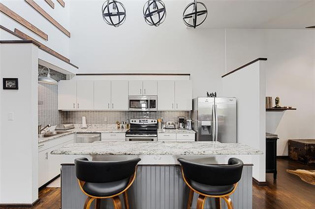 Building Photo - 2220 S Harwood St