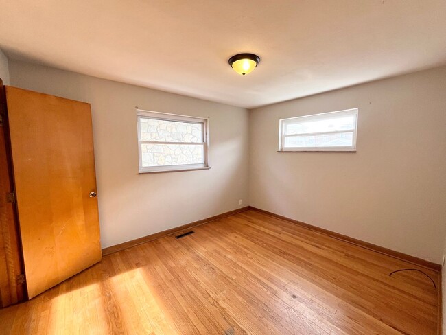 Building Photo - Cozy 2 Bedrm/1 Bath Home in Dunbar! Covered Front Porch. Double Pane Windows.