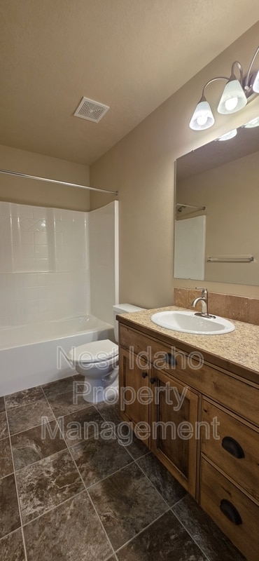 Building Photo - 11756 W Bronte St