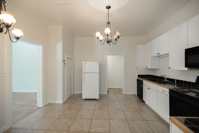 Building Photo - 1273 E Broad St