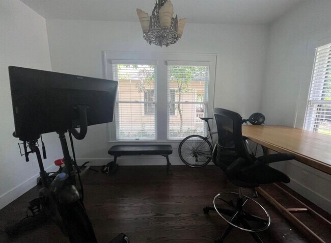 Building Photo - 3013 West Ave