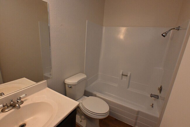 Building Photo - 1512 Cobb Ln