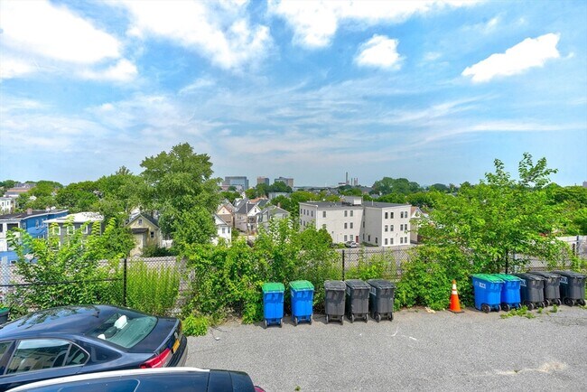 Building Photo - 287 Medford St