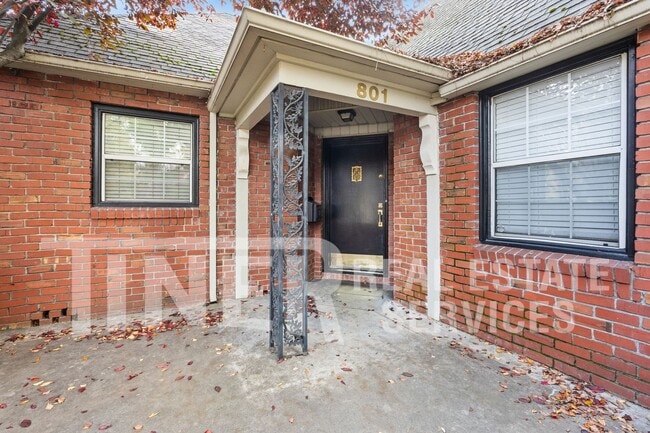 Building Photo - 801 46th St