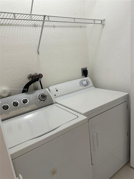 Building Photo - 12488 SW 126th Ave