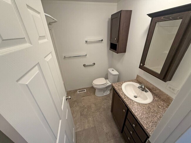 Building Photo - 2501 N Apperson Way