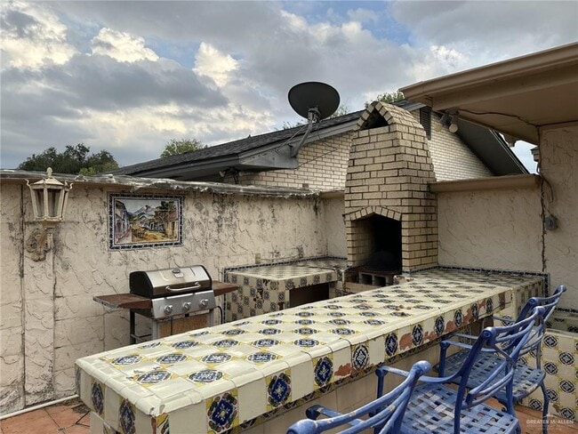 Building Photo - 41 Redbud Ave