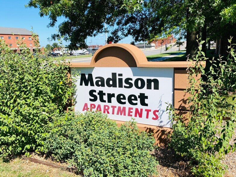 Primary Photo - Madison Street Apartments