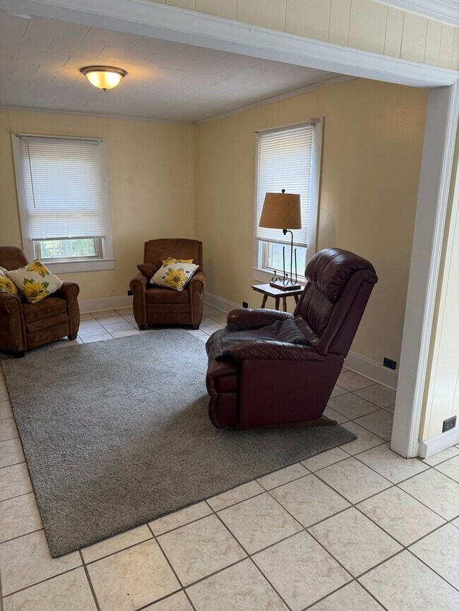 Building Photo - 3002 Cemetery Dr