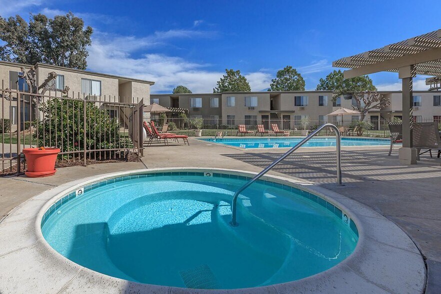 Building Photo - The Courtyards