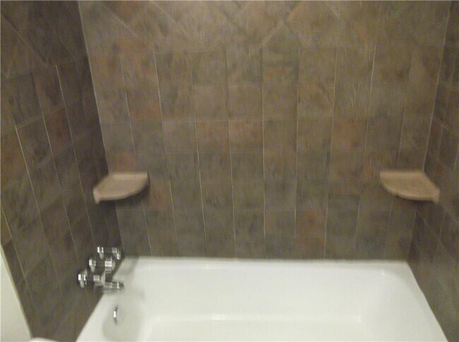 Building Photo - 2111 Falcon Hill Dr