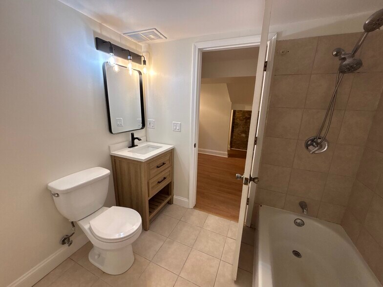 Lower level bath - 2608 W Evergreen Ave
