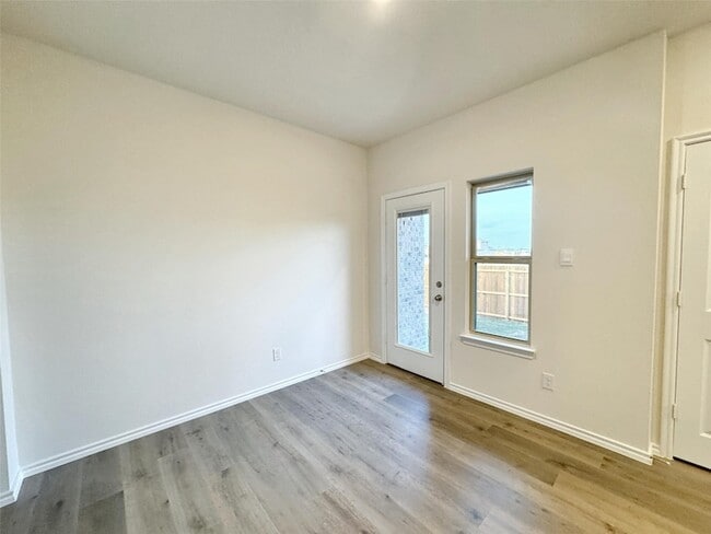 Building Photo - 810 Shear Dr