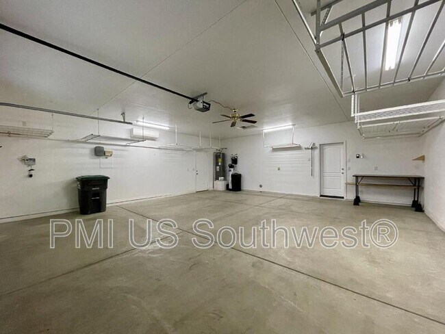 Building Photo - 11 Hickory Knoll Cir