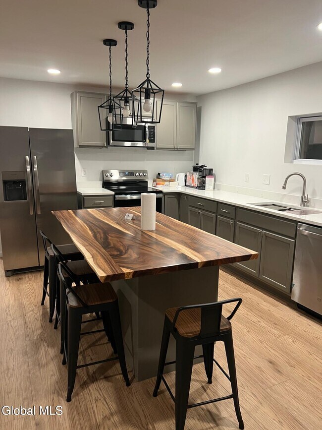 Building Photo - 351 4th St