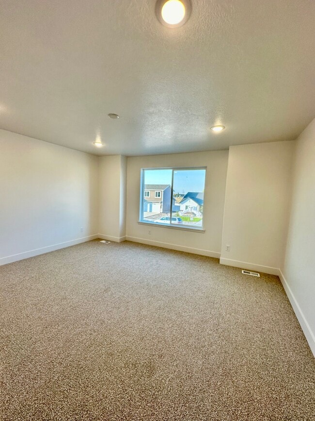 Building Photo - HC542