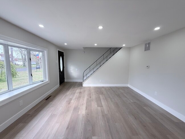 Building Photo - 315 Park Ave