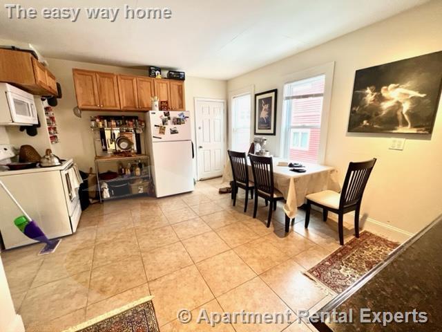 Building Photo - 128 Cedar St