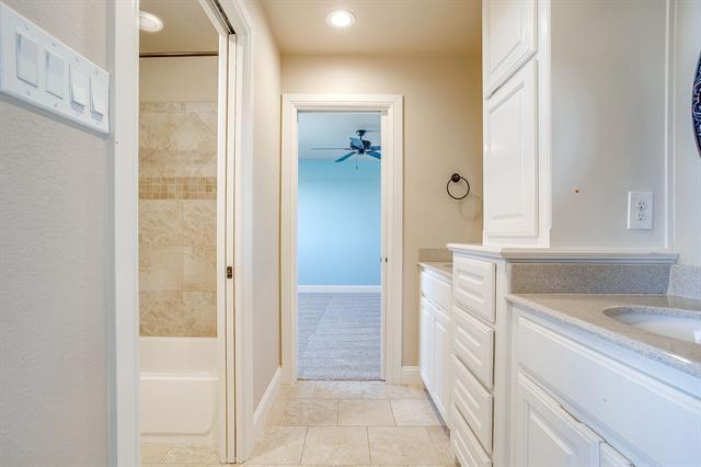 Building Photo - 1600 Oak Ridge Estates