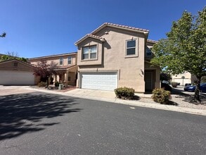 Building Photo - 3 bedroom 2.5 Bath Home in gated NE heights