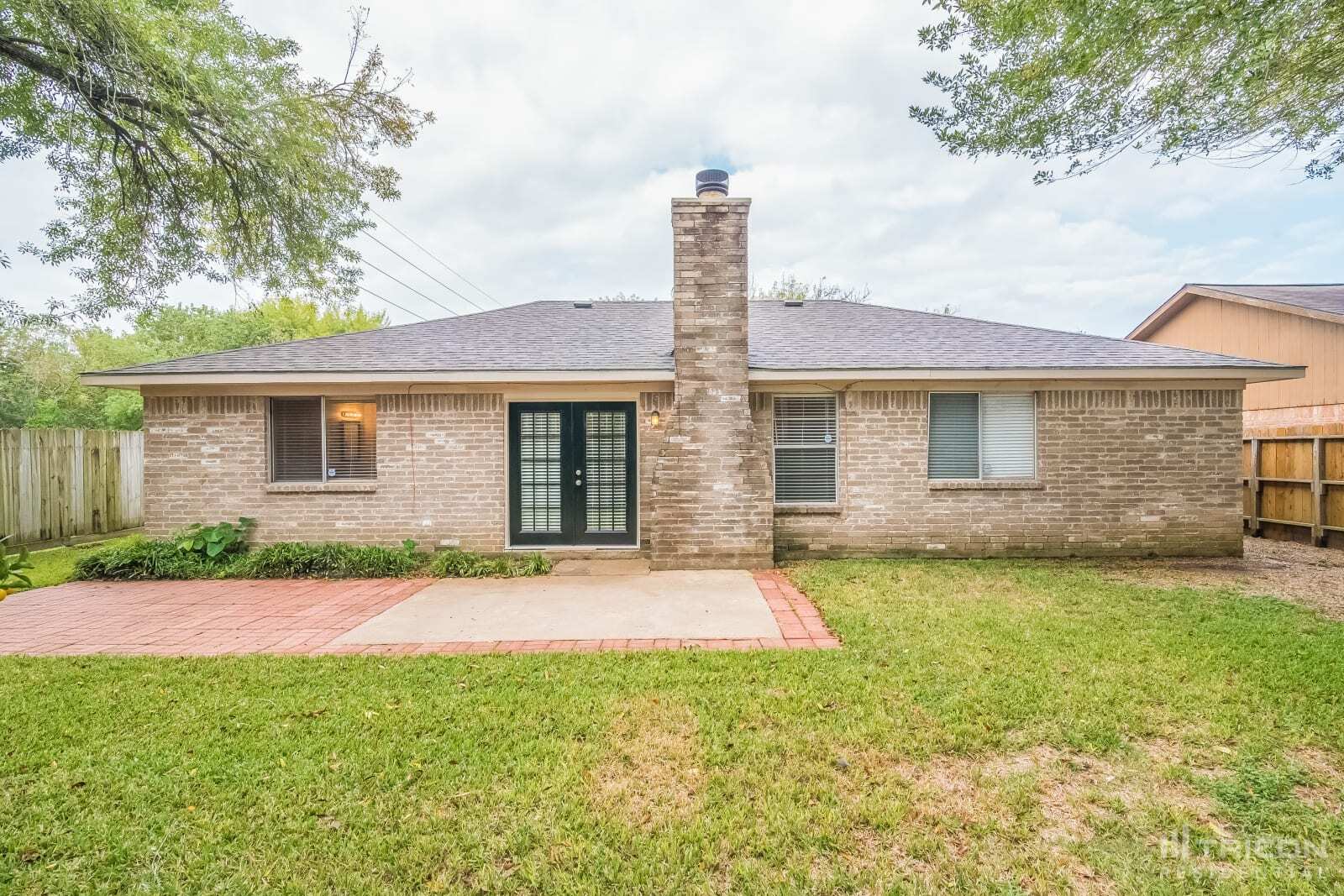 Building Photo - 2602 Carson Dr