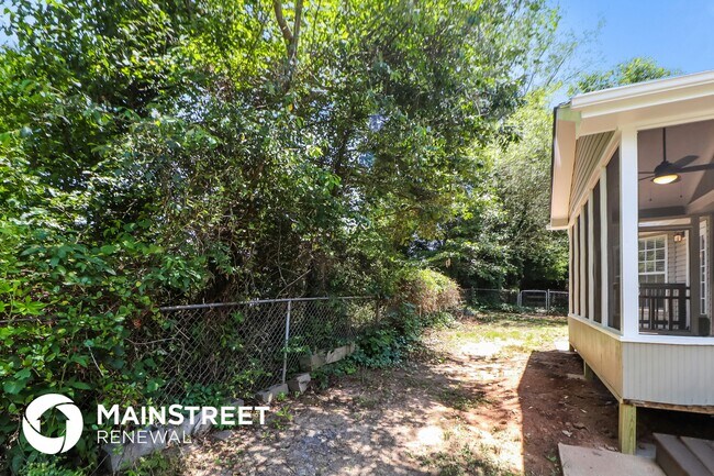 Building Photo - 4425 Bonneville Dr