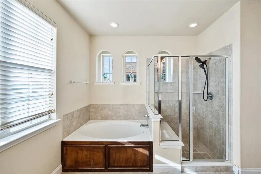 Building Photo - 2630 Villa Di Lago Dr