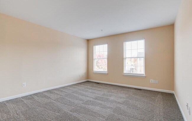 Building Photo - Charming Abingdon Townhome with Modern Upgrades!