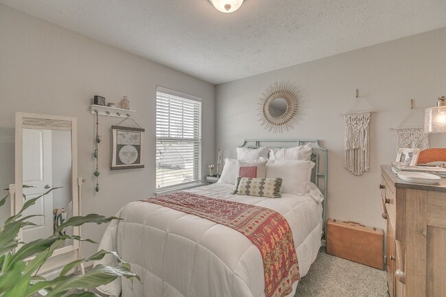 Building Photo - 3404 Tourmaline Dr