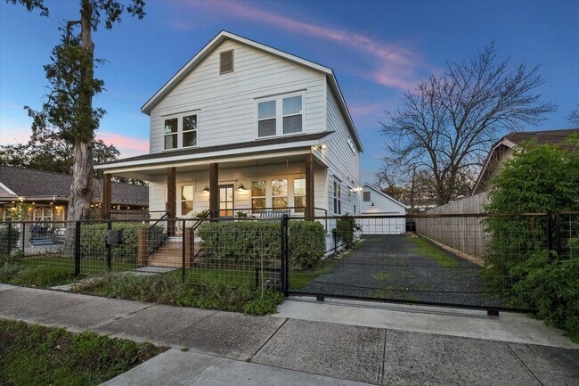 Building Photo - 910 Northwood St